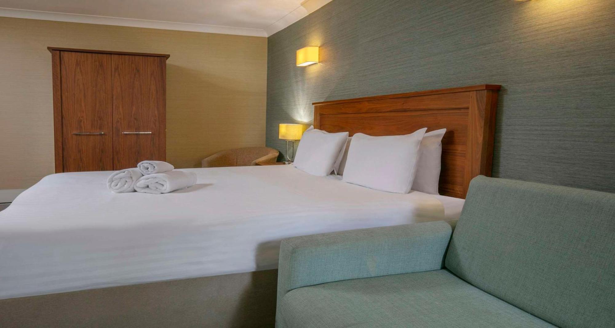 Best Western Moore Place Hotel Milton Keynes Exteriör bild